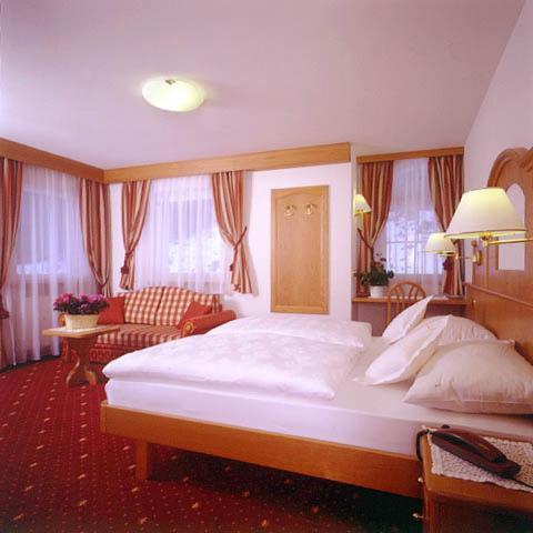 Hotel Scoiattolo Selva di Val Gardena Pokój zdjęcie