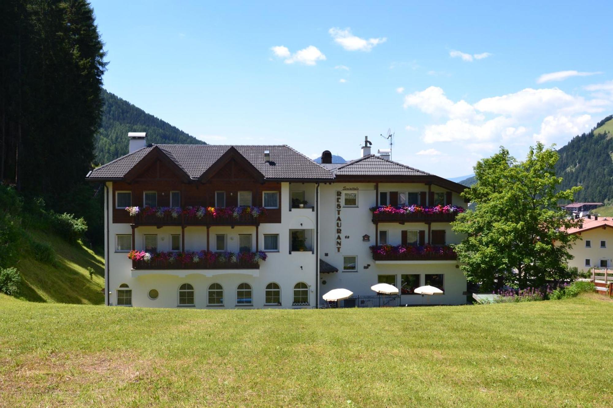 Hotel Scoiattolo Selva di Val Gardena Zewnętrze zdjęcie