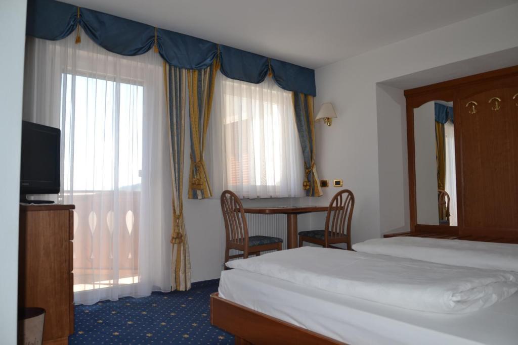 Hotel Scoiattolo Selva di Val Gardena Pokój zdjęcie